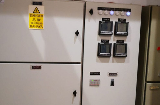 Digital-meters-installed-in-the-panel