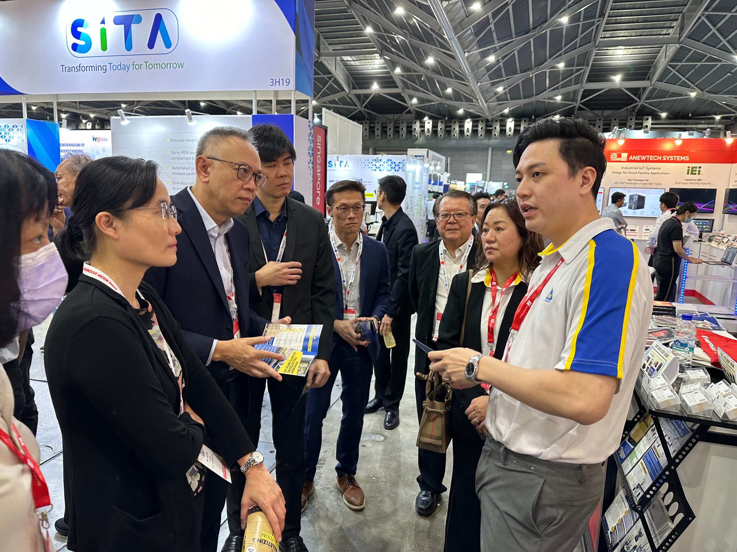 Mr Lim Kok Liang, CEO and Principal of Ngee Ann Polytechnic, visited LKH Precicon booth at ITAP 2023